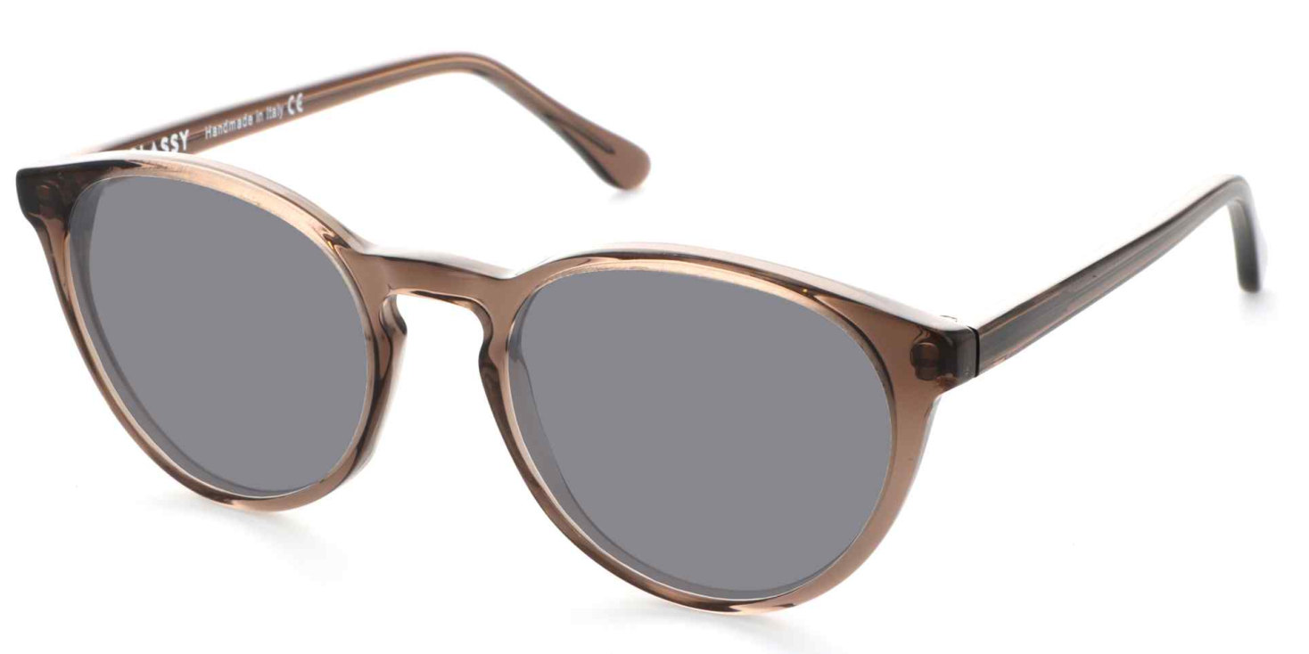 
<!-- cms-view: shopcatalog_product_image_alt_tag -->

<!-- view: /view/view/default.phtml  -->
Glassy Stans SUN oak brown shiny 49/19 - Glassy by Dynoptic - Optiker - Optiker Schweiz - Brillen - Herrenbrillen - Damenbrillen - Kinderbrillen - Korrekturbrillen - Lesebrillen - Bildschirmbrillen - Sportbrillen - Autofahrbrillen - Brillengläser - Brillenmaterialien - Brillenreinigung - Gleitsichtbrillen - Opticiens - Opticiens Suisse - Lunettes - Lunettes Hommes - Lunettes Femmes - Lunettes Enfants - Lunettes de vue - Lunettes de lecture - Lunettes d’écran - Lunettes de sport - Lunettes de conduite - Verres de Lunettes - Matériaux pour lunettes - Nettoyage des lunettes - Ottico - Ottico Svizzera - Occhiali - Occhiali da uomo - Occhiali da donna - Occhiali per bambini - Occhiali correttivi - Occhiali da lettura - Occhiali da schermo - Occhiali per lo sport - Ochhiali per la guida - Lenti per Occhiali - Materiali per Occhiali
<!-- end view: /view/view/default.phtml  -->
